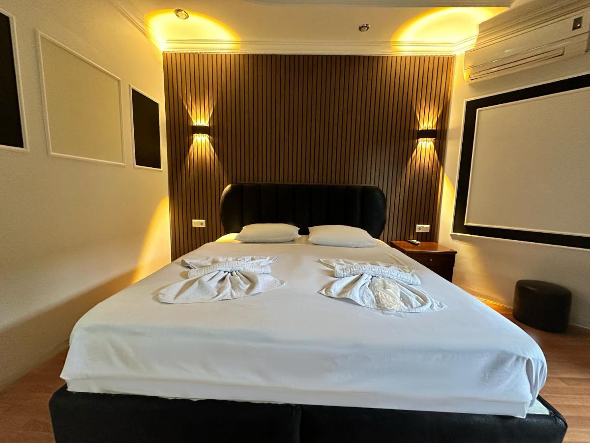 My Metropol Hotel Batumi Esterno foto