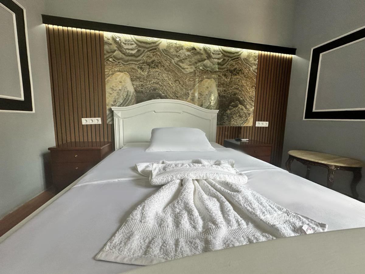My Metropol Hotel Batumi Esterno foto