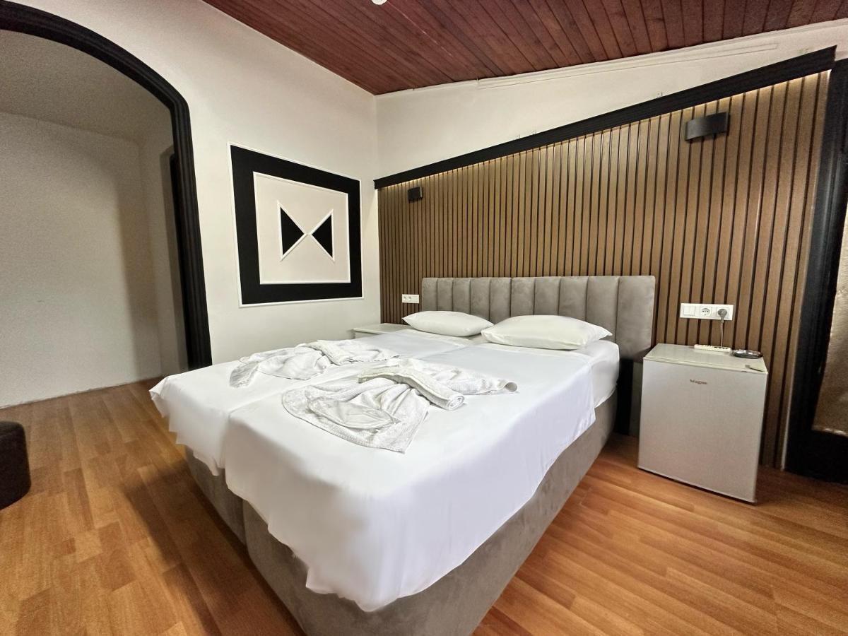 My Metropol Hotel Batumi Esterno foto
